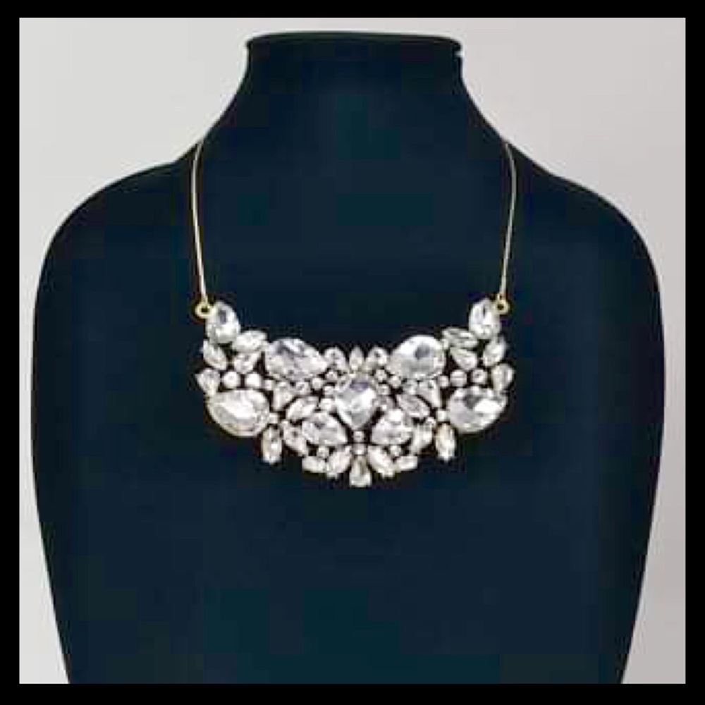 AMRITA SINGH Bib Necklace Clear Crystals & Sliding Gold Chain - Picture 4 of 8
